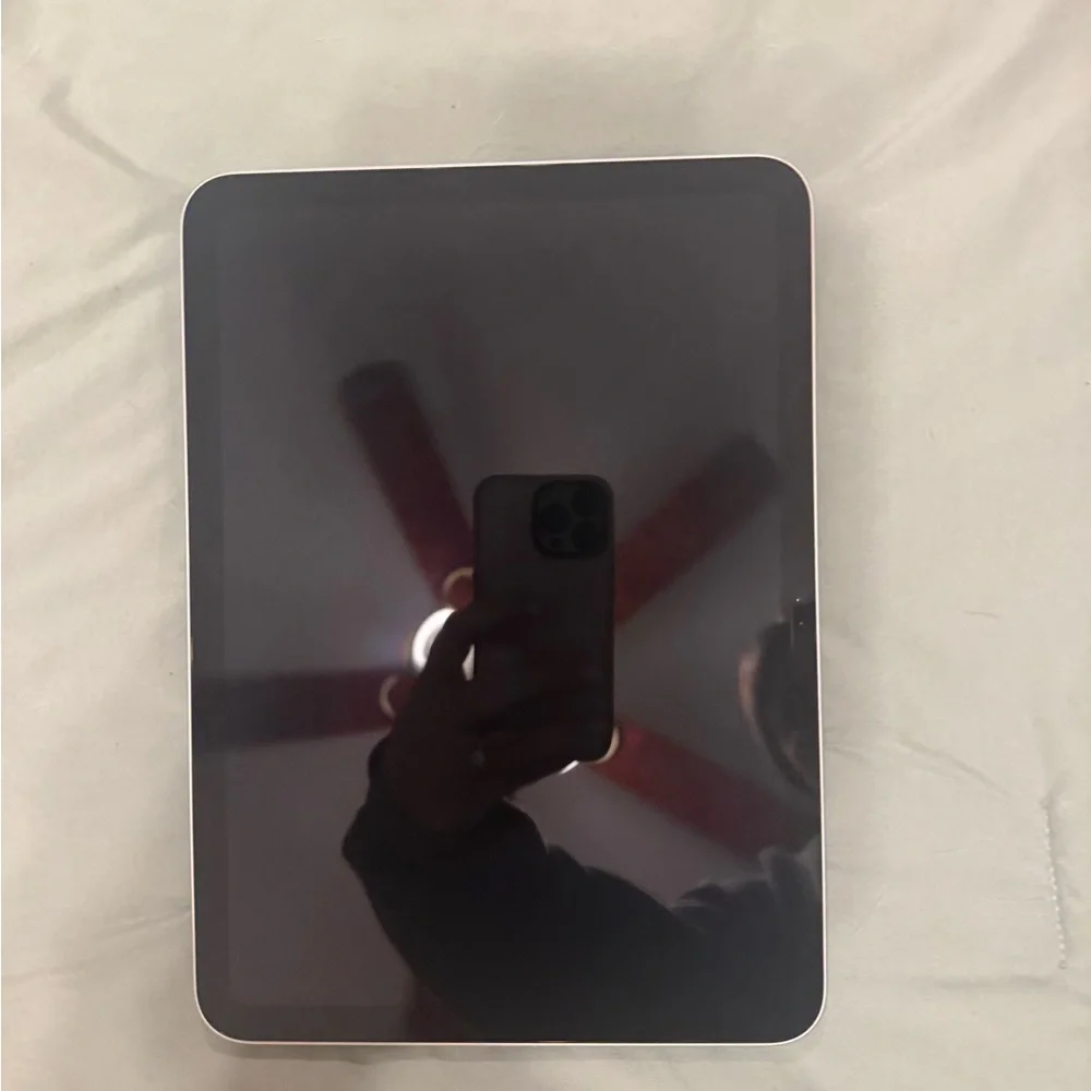 Apple Tablet in Silver, 128 GB, with USB-C Apple Pencil